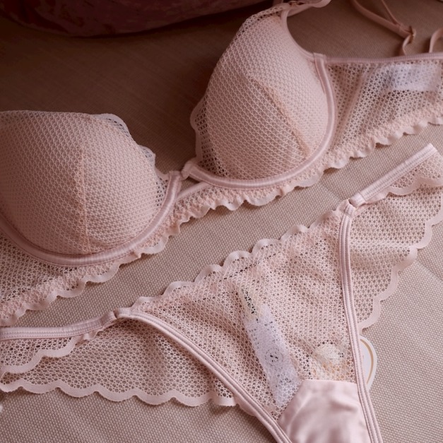 B28- Paris 極致輕盈網眼蕾絲丁字褲 -S B28- Paris 極致輕盈網眼蕾絲丁字褲 -S