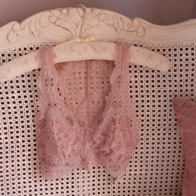 A62- Canada 超柔乾燥玫瑰削肩無鋼圈內衣 -S A62- Canada 超柔乾燥玫瑰削肩無鋼圈內衣 -S