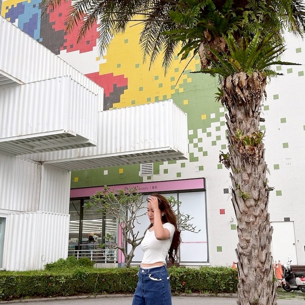 Indigo Edge 高腰花瓣寬版牛仔褲 Indigo Edge 高腰花瓣寬版牛仔褲