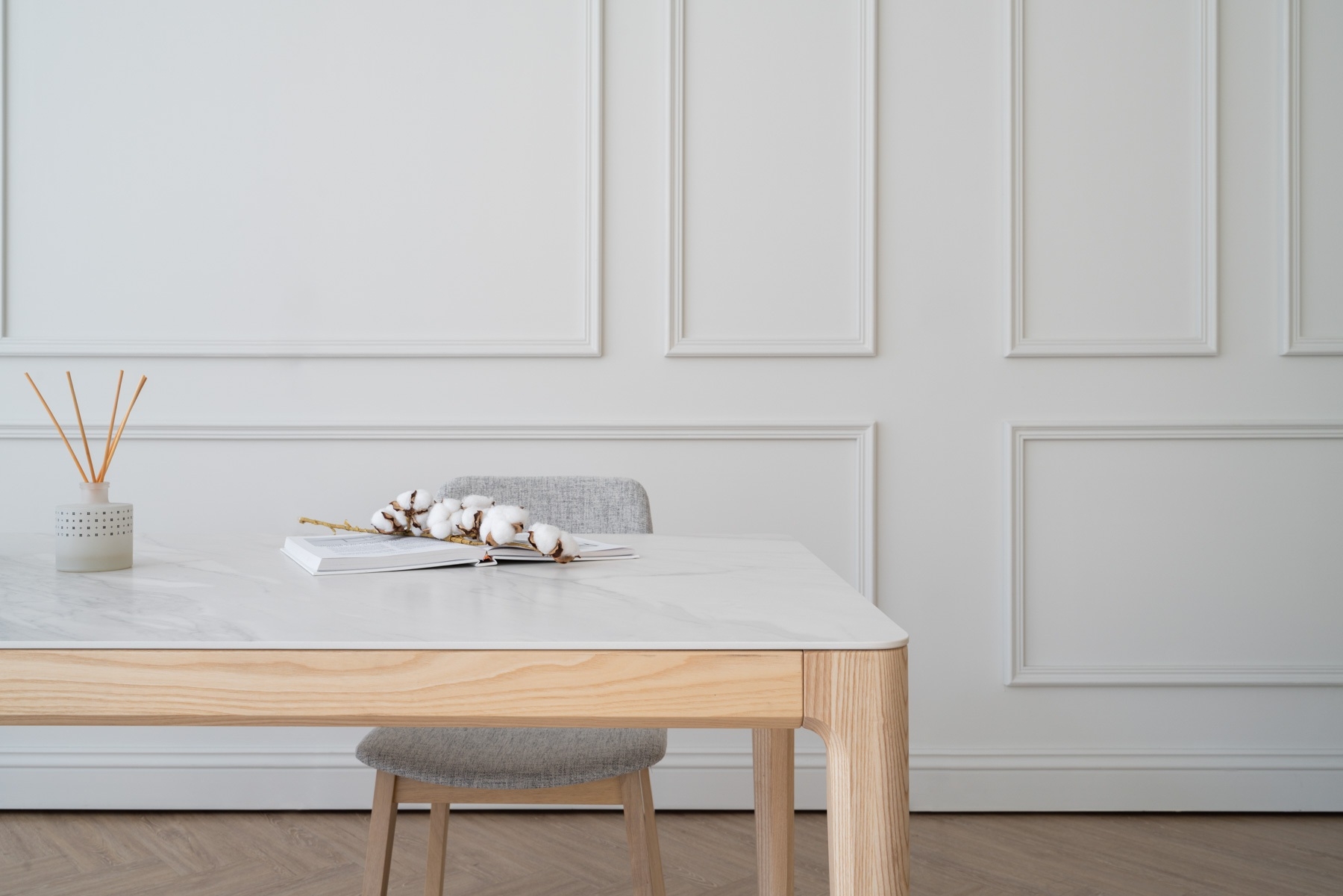 北歐風餐桌首選,陶陶餐桌 陶陶餐桌側邊角度