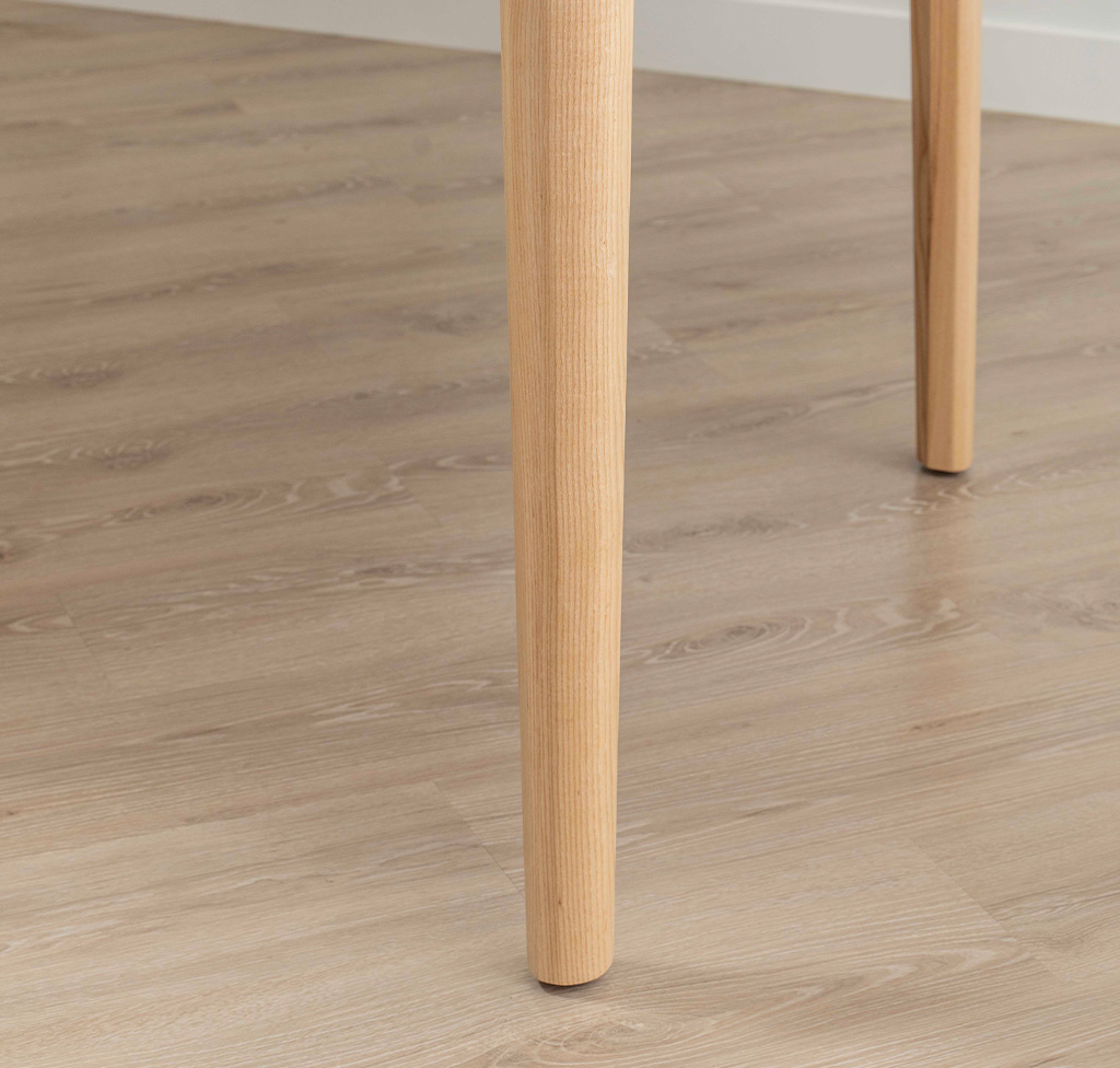 直立梣木桌腳 陶陶餐桌實木桌腳特寫