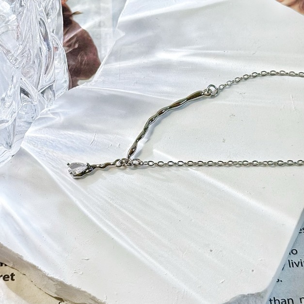 氣質水滴鋯石鎖骨鍊/項鍊/頸鏈 氣質水滴鋯石鎖骨鍊/項鍊/頸鏈