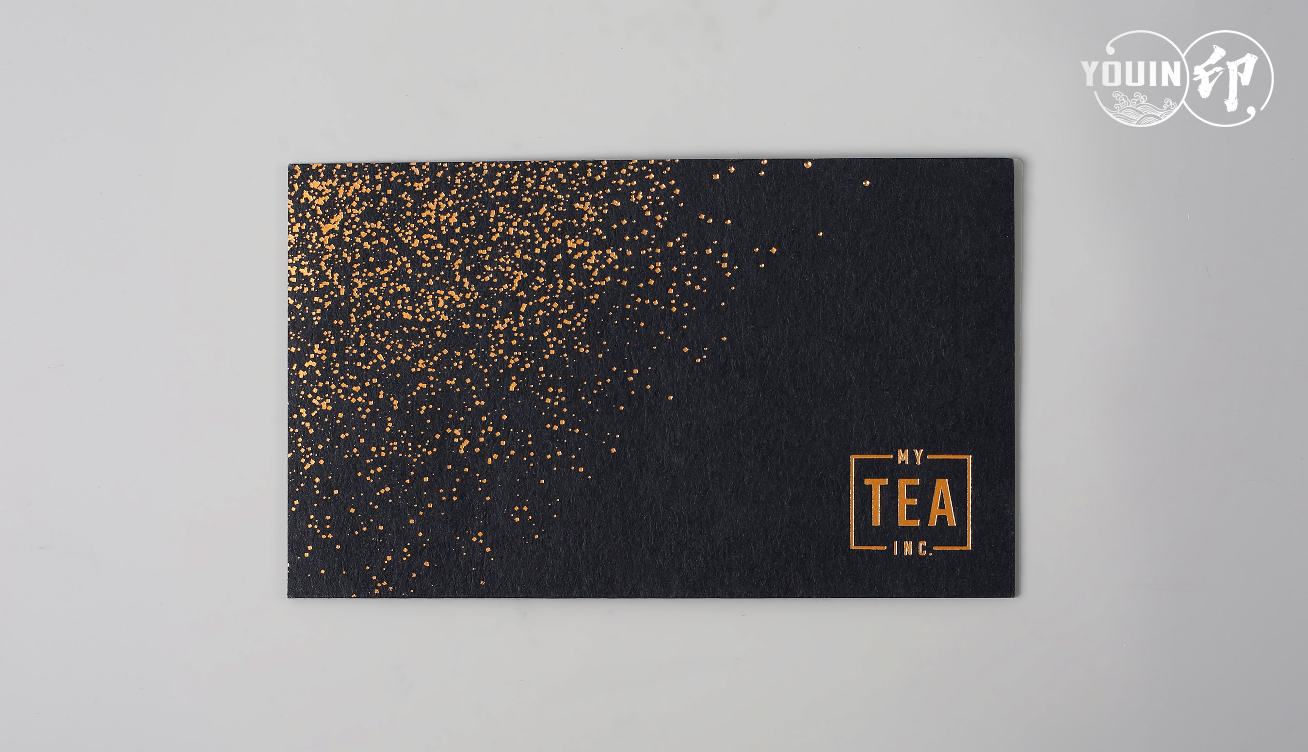 手工名片.黑卡燙金【價格】頂級名片.設計單品.名片製作費用.燙金費用.名片加工.名片範例.好的名片設計的產生往往是一連串和業主討論的結果,從事前的溝通和名片提案與修改、名片材質的選擇、加工最後名片的製作與運送,因此才會有手中這一方天地,因為名片設計所代表的就是您個人的形象,所以我們才會如此用心,同時也因為你讓名片因此值得珍藏!