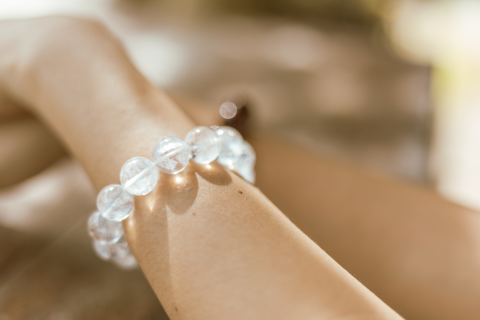 希望內在更和平,可以配戴白水晶給自己一份安寧。