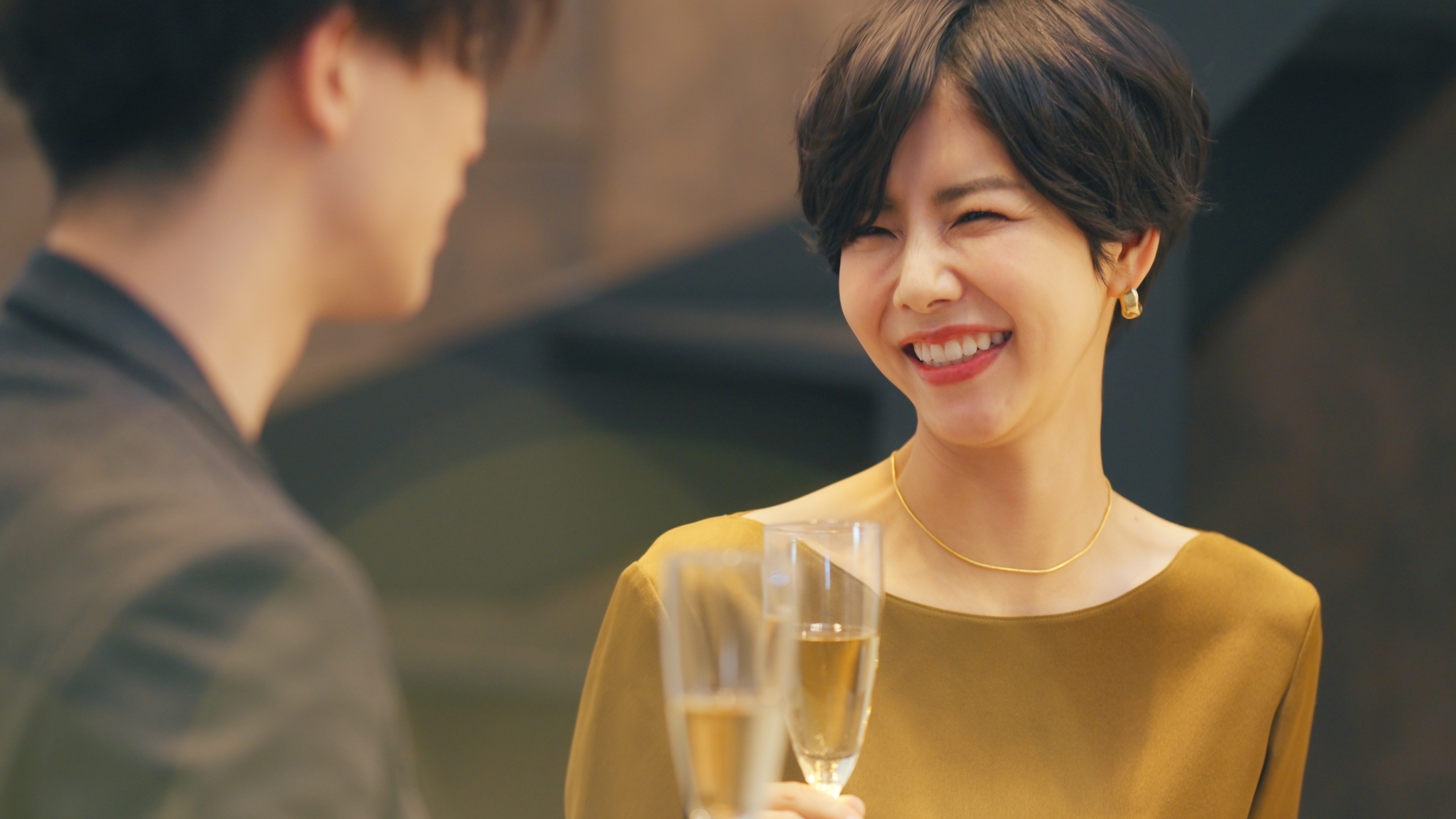 飾品選購原則一:選擇接近個人膚色的飾品