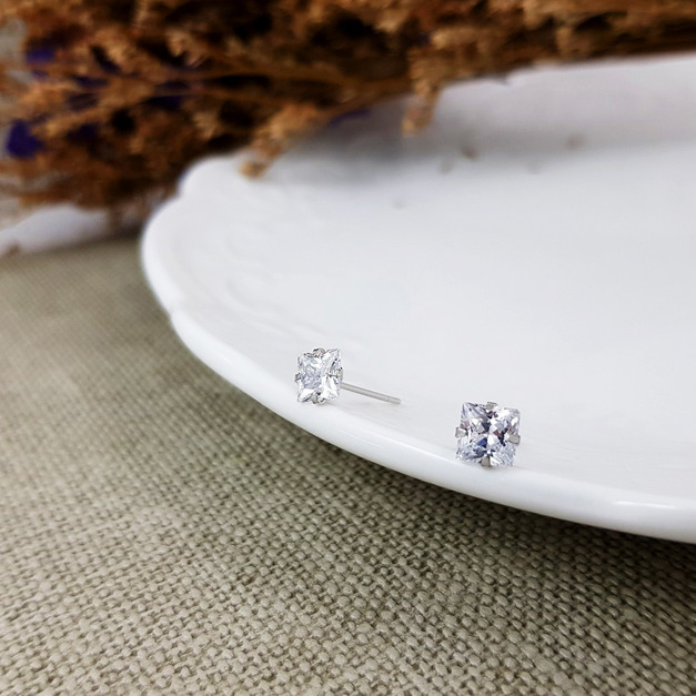 585K金|4.5mm四方鑽耳飾 e500000231