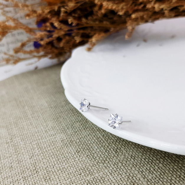 585K金|5mm四方鑽耳飾 e500000122