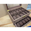 福利品 | 惜物出清 | 楓糖棕實木紋手錶收藏盒。20入裝 (木H20E)-福10_1 福利品 | 惜物出清 | 楓糖棕實木紋手錶收藏盒。20入裝 (木H20E)-福10_1
