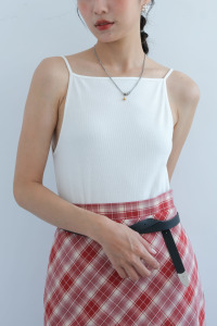 Korea夏日必備削肩背心|白 Korea夏日必備削肩背心|白