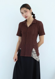 蕾絲壓紋開領上衣|咖棕 蕾絲壓紋開領上衣|咖棕