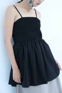 抓褶鬆緊平口細肩背心|黑 抓褶鬆緊平口細肩背心|黑