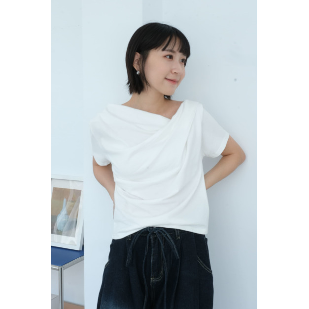 垂墜抓褶船領上衣|白 垂墜抓褶船領上衣|白