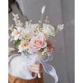 粉白色韓式輕捧花 (永生花&乾燥花) 粉白色韓式輕捧花 (永生花&乾燥花)