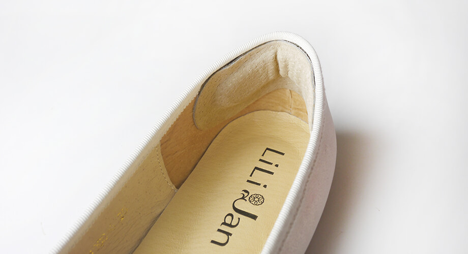 鞋子尺寸太大可以使用腳後跟貼