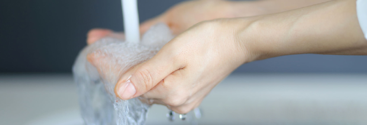 熱蠟除毛後去角質:第三步驟【沖】