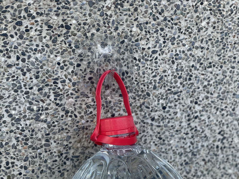粗糙凹凸牆,也能貼得牢 不用再找光滑牆面,想掛哪就掛哪