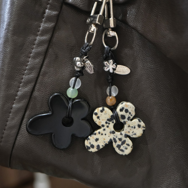 天然石花朵 品牌掛飾(兩款選) 天然石花朵 品牌掛飾(兩款選)