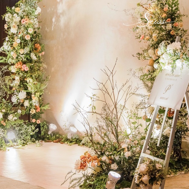 SÜSS 明星設計款 送客區落地花柱 SÜSS 明星設計款 送客區落地花柱