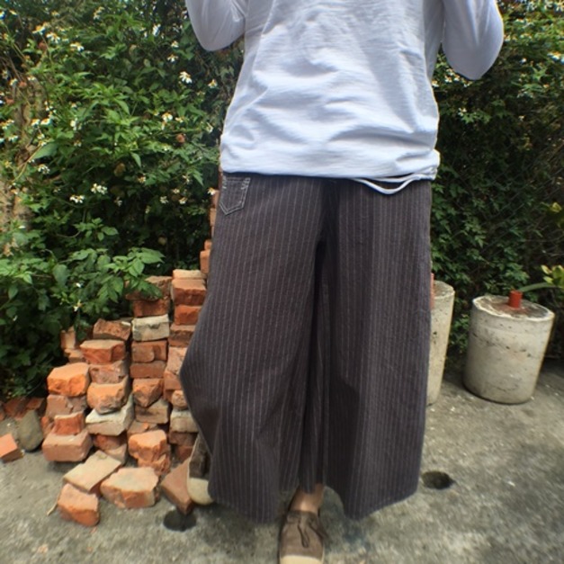 直條白線寬褲裙 - 共2色 直條白線寬褲裙 - 共2色