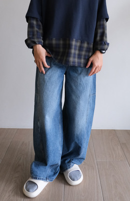 微寬弧形切線小牛仔褲 微寬弧形切線小牛仔褲