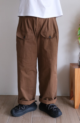 雙口袋麵包微寬褲 /三色 雙口袋麵包微寬褲 /三色