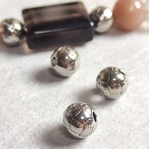 304不銹鋼花紋隔珠 不退色 保色銀 約8mm(5入)手工材料 台中材料 耳環 手串 手鍊diy 304不銹鋼花紋隔珠 不退色 保色銀 約8mm(5入)手工材料 台中材料 耳環 手串 手鍊diy