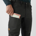 (男)【北極狐Fjallraven】Abisko Lite Trekking Trousers 拼接彈性長褲-淺橄欖 82890R-622_1 (男)【北極狐Fjallraven】Abisko Lite Trekking Trousers 拼接彈性長褲-淺橄欖 82890R-622_1