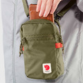 【北極狐Fjallraven】High Coast Pocket 單肩背包/隨身袋 -綠繡/黑色 23226-614/23226-550_11 【北極狐Fjallraven】High Coast Pocket 單肩背包/隨身袋 -綠繡/黑色 23226-614/23226-550_11