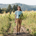 (女)【北極狐Fjallraven】Fjällblomster Logo T shirt 短袖T恤-霧綠 14600213-674_3 (女)【北極狐Fjallraven】Fjällblomster Logo T shirt 短袖T恤-霧綠 14600213-674_3