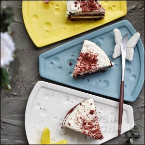 乳酪造型三角盤 蛋糕盤 甜點盤 三色 Z123《出清品恕不接受退換貨》 乳酪造型三角盤 蛋糕盤 甜點盤 三色 Z123《出清品恕不接受退換貨》