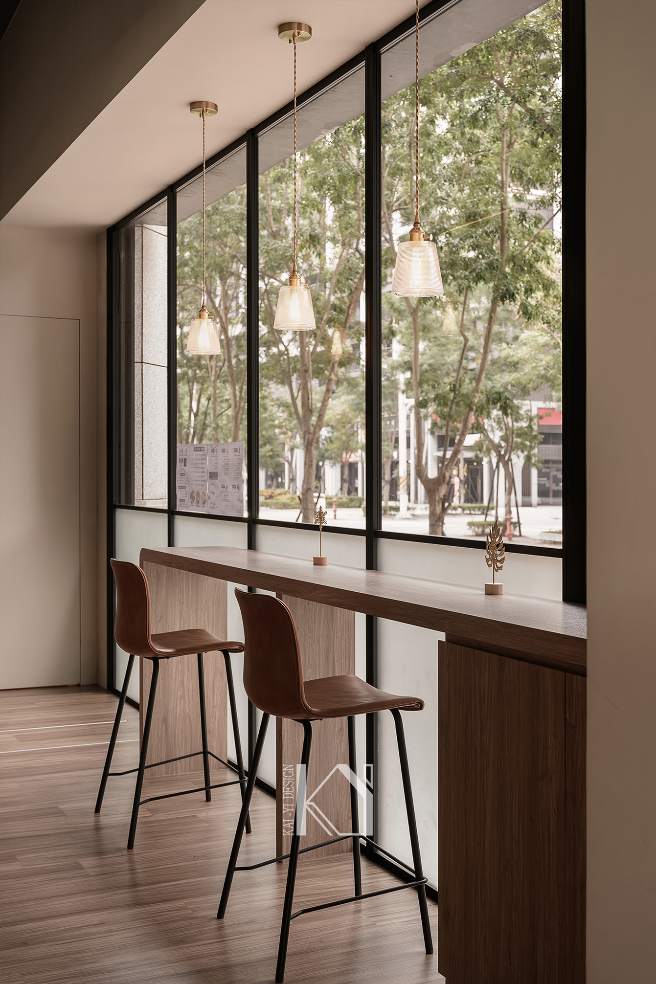 面對窗外風景邊用餐也是一種享受