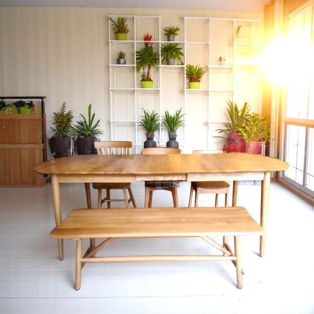 屬於全家人團聚的餐桌