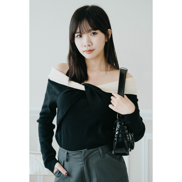 【jnauxz】現貨!! 售完不補 魅惑巴黎 扭結撞色針織一字領 【jnauxz】現貨!! 售完不補 魅惑巴黎 扭結撞色針織一字領