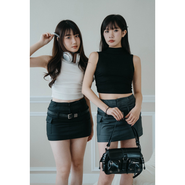 【jnauxz】現貨白S!! 極簡性感 微高領側抓皺顯瘦背心 (兩色) 【jnauxz】現貨白S!! 極簡性感 微高領側抓皺顯瘦背心 (兩色)