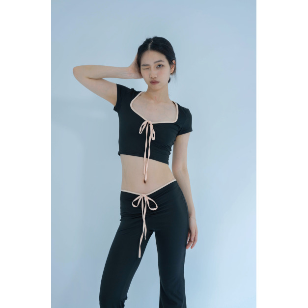 【jnauxz】現貨S!! 美式街拍時尚方領蝴蝶結套裝 (不拆售) 【jnauxz】現貨S!! 美式街拍時尚方領蝴蝶結套裝 (不拆售)