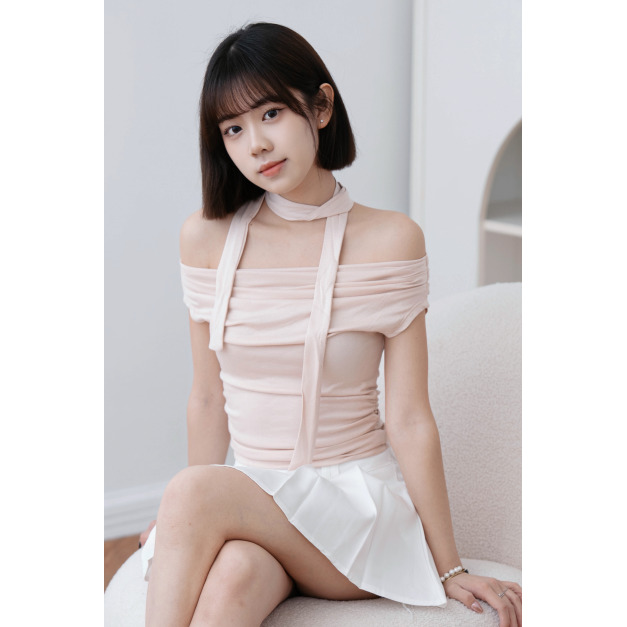 【jnauxz】本期摯愛 香檳粉緞面褶皺一字肩上衣 【jnauxz】本期摯愛 香檳粉緞面褶皺一字肩上衣