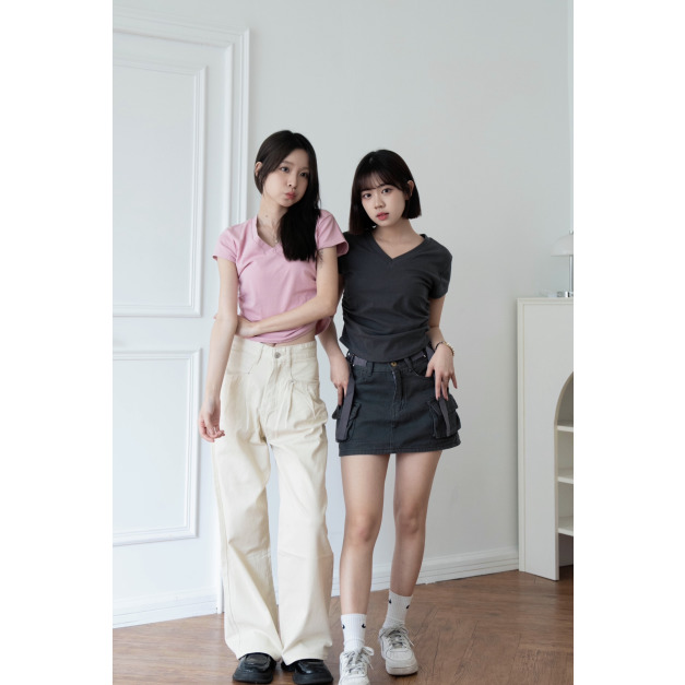 【jnauxz】現貨!! 售完不補 超顯瘦V領側抓皺上衣 【jnauxz】現貨!! 售完不補 超顯瘦V領側抓皺上衣