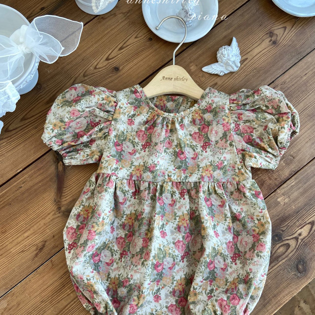 韓版夢幻花朵泡泡袖包屁衣(66-90) 韓版夢幻花朵泡泡袖包屁衣(66-90)