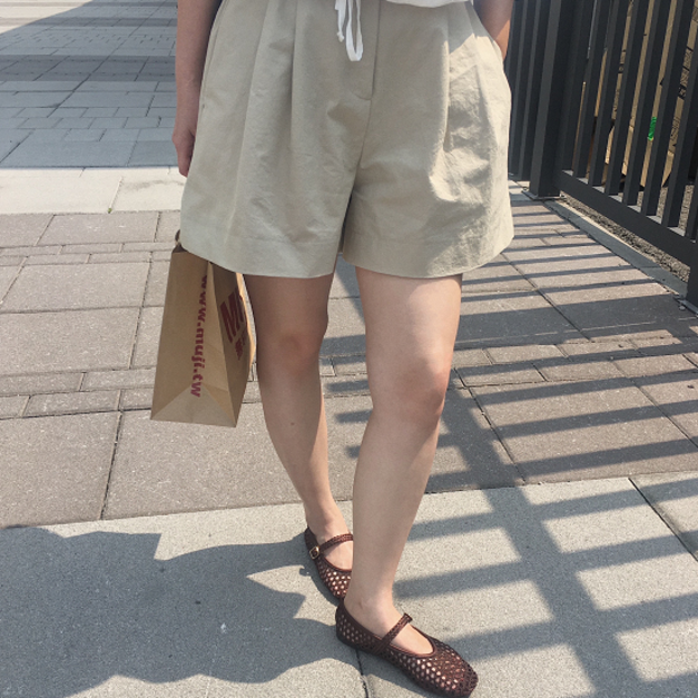 回歸款!!後鬆緊雙打摺短褲 - 米白、駝