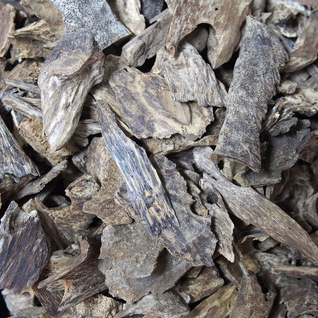 芽莊沉香,每5公克450元,每兩3200元