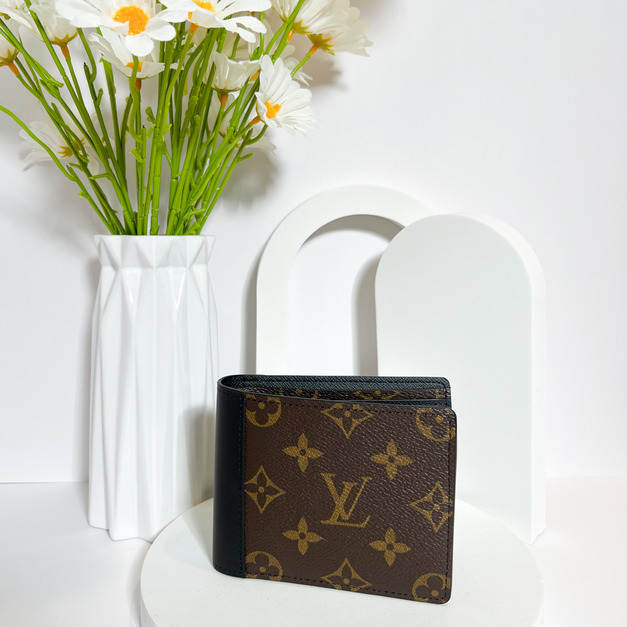 LOUIS VUITTON LV MULTIPLE WALLET 老花壓條短夾 LOUIS VUITTON LV MULTIPLE WALLET 老花壓條短夾