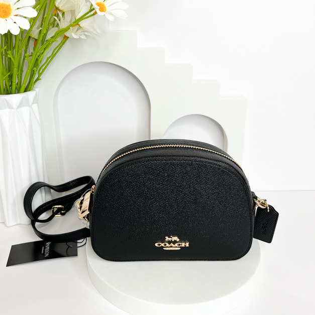 COACH Serena 馬車LOGO皮革半月包 饅頭包 黑 COACH Serena 馬車LOGO皮革半月包 饅頭包 黑