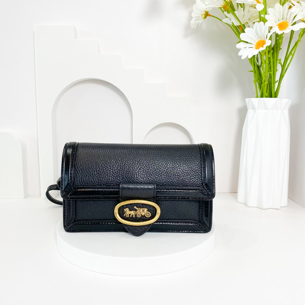 COACH 專櫃款 橢圓馬車LOGO三用方包 腰包 斜跨包 經典黑 COACH 專櫃款 橢圓馬車LOGO三用方包 腰包 斜跨包 經典黑