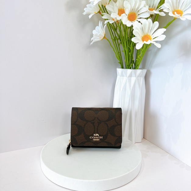 COACH 老花零錢袋三折短夾 深咖 COACH 老花零錢袋三折短夾 深咖