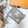 LV Victorine 壓印三折短夾 斑鳩灰 LV Victorine 壓印三折短夾 斑鳩灰