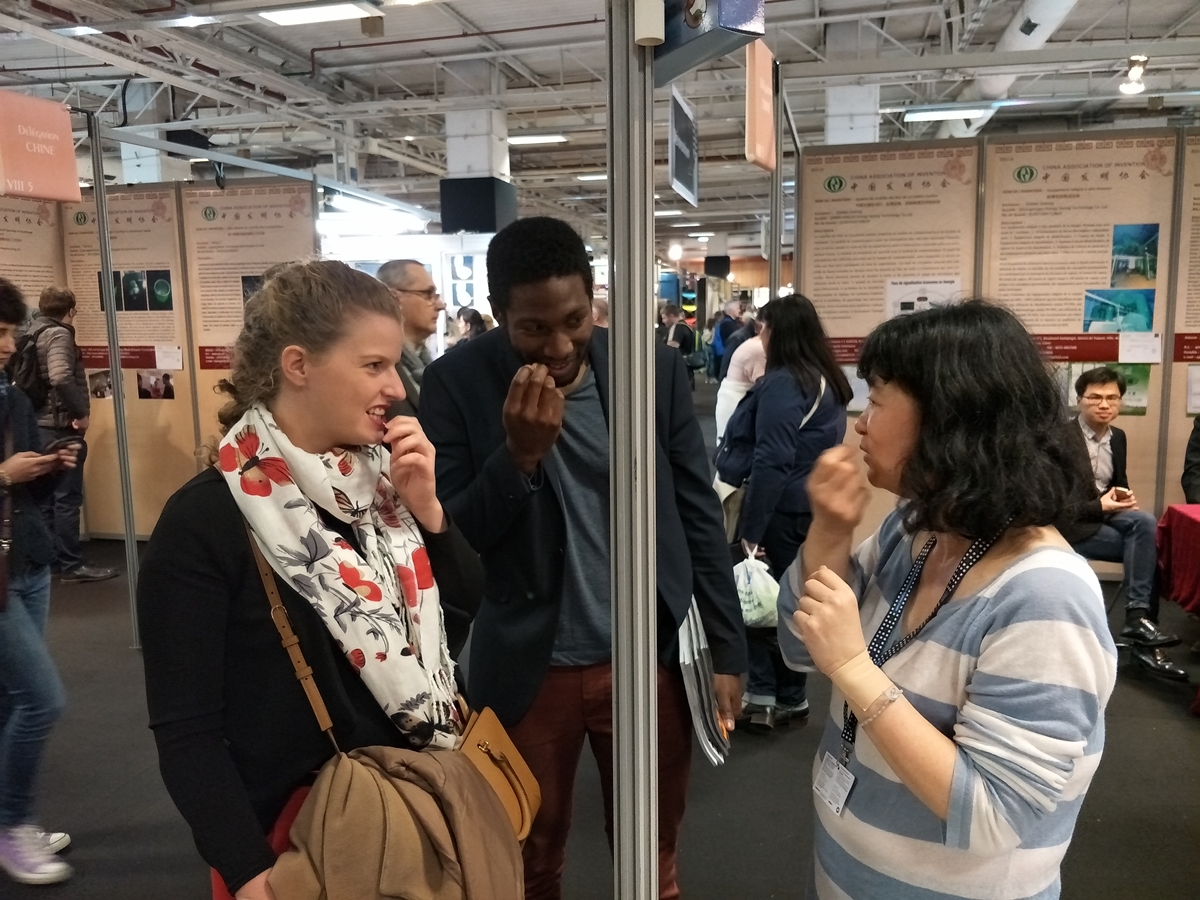 三心軟牙間刷在2018法國巴黎發明展銷售一空。盛況空前