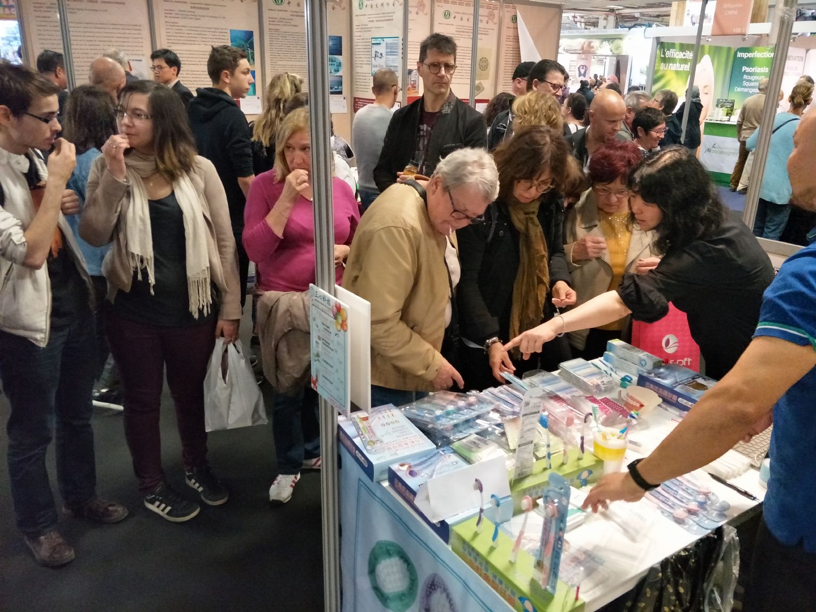 三心軟牙間刷在法國發明展銷售一空。盛況空前