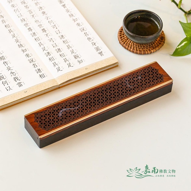 紫光檀窗鄰臥香爐|幾何窗花 原木質感 ,靜心供佛臥香爐 紫光檀窗鄰臥香爐|幾何窗花 原木質感 ,靜心供佛臥香爐