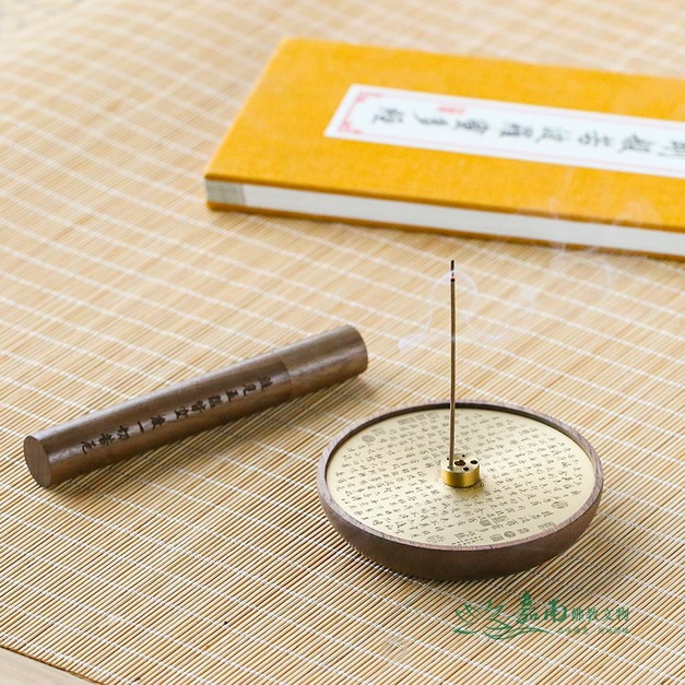 黑胡桃木心經臥香盤| 銅木融合,附便攜香管・自在供香的靜心器物 黑胡桃木心經臥香盤| 銅木融合,附便攜香管・自在供香的靜心器物