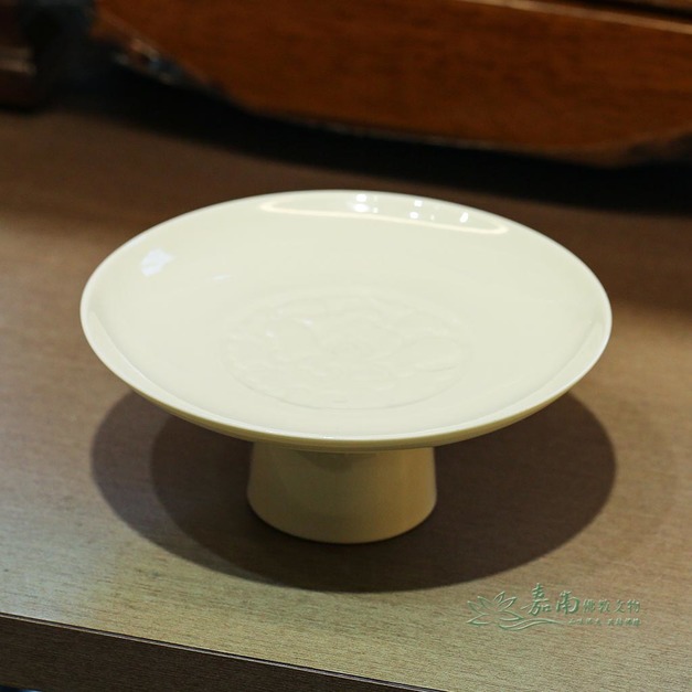 青瓷小果盤|高足蓮花浮雕, 佛前供器 青瓷小果盤|高足蓮花浮雕, 佛前供器